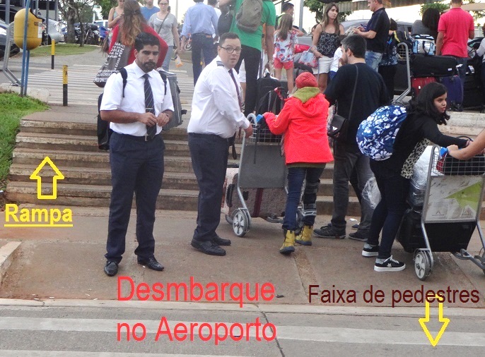 Faixa de pedestre no Aeroporto.