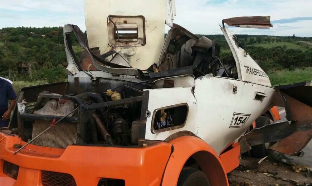 Foto: Criminosos explodem carro-forte (g1.globo.com)