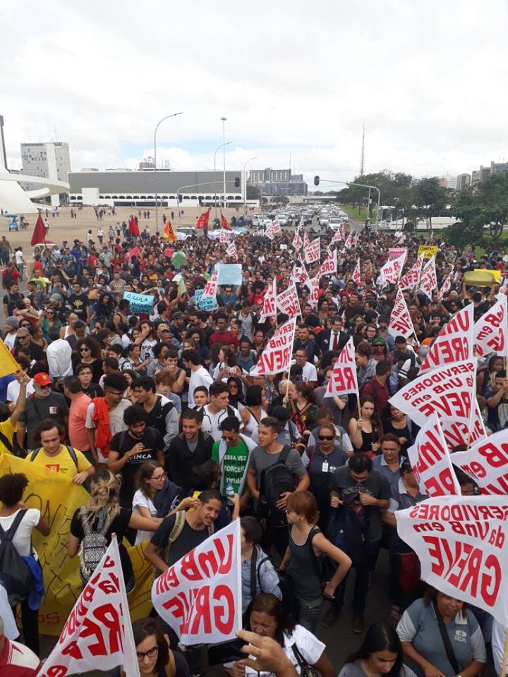 Foto: Paralisação realizada no dia 10/04/2018 (facebook.com/dce.unb/)