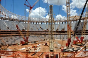 Grua estádio Mané