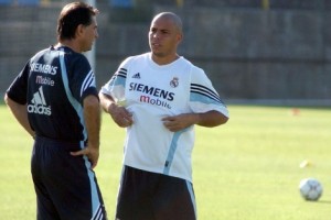 Carlos Queiroz comandou o galático Ronaldo no Real Madrid: time tinha Zidane, Beckham, Figo, Raúl...