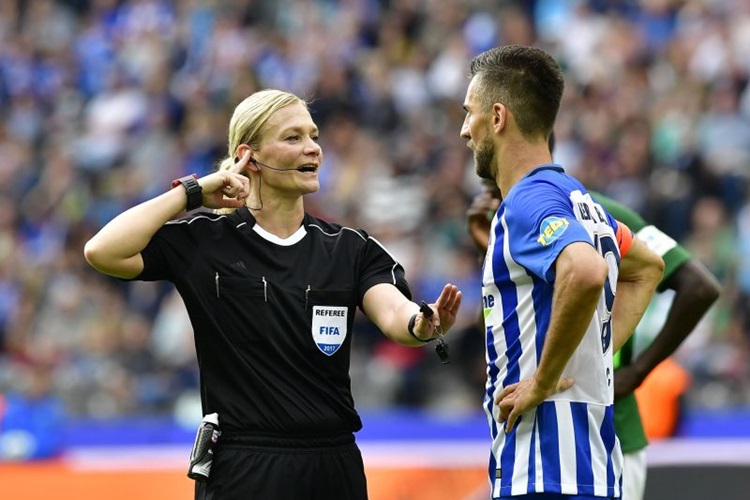bibiana-steinhaus-primeira-arbitra-bundesliga