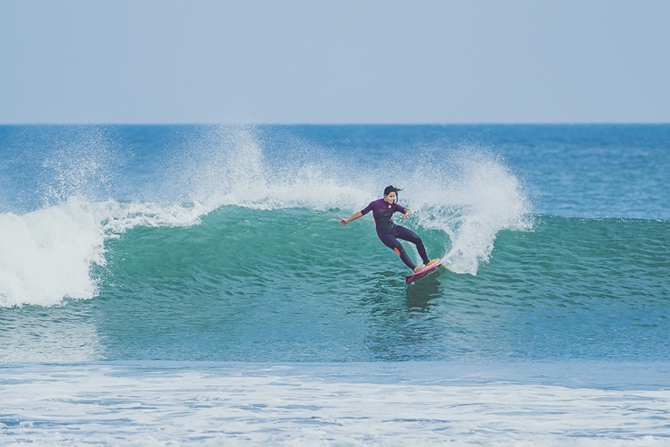 Marina-Werneck-surfe-feminino
