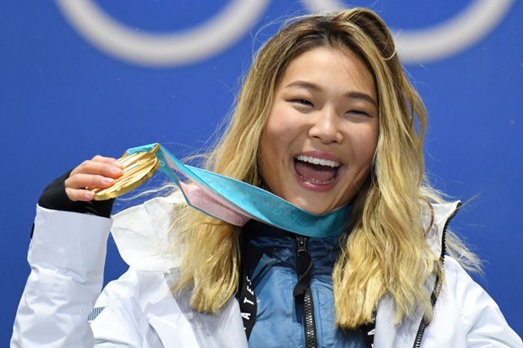 Filha de sul-coreanos, a atleta dos Estados Unidos foi campeã olímpica aos 17 anos / Foto: Kirill Kudryavtsev/AFP