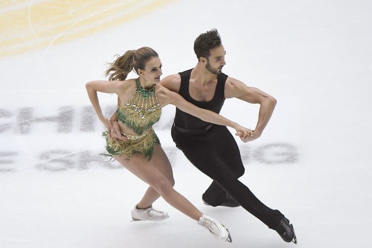 Gabriella Papadakis e Guillaume: casal foi prata após perrengue com uniforme na classificatória / Foto: Wang Zhao