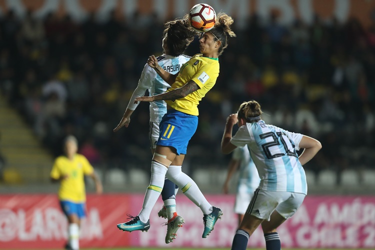 Cristiane é arma forte do Brasil no jogo aéreo em Copa América de futebol feminino
