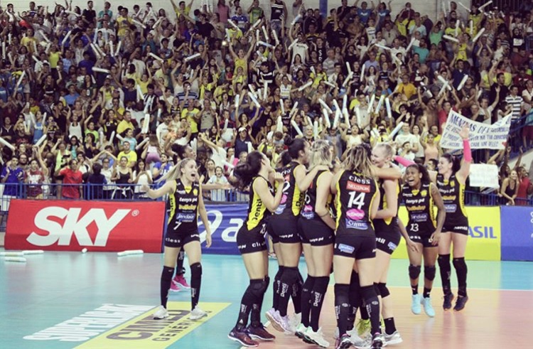 Praia Clube vence Osasco nas semifinais da Superliga feminina 2017/2018 e avança à final contra Sesc/Rio de Janeiro