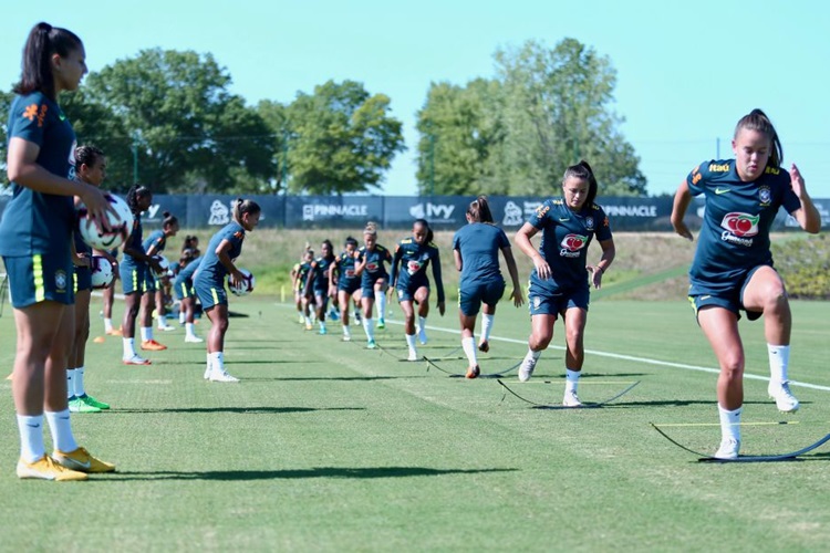 Seleção Brasileira de futebol feminino se prepara para Torneio das Nações