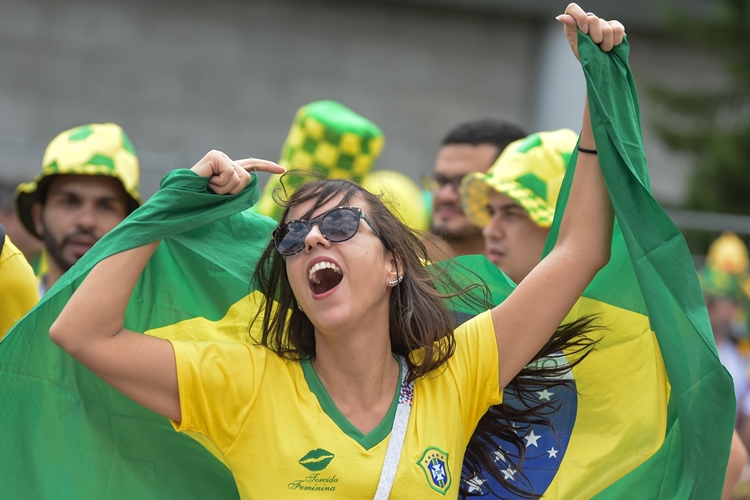 cantos-torcida-brasileira-copa