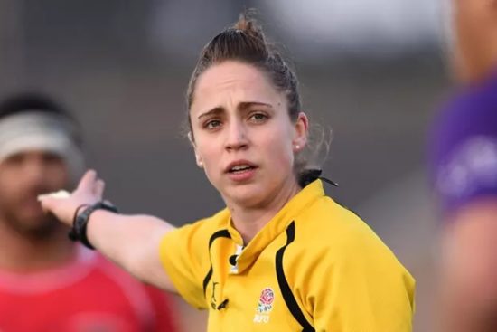 Sara Cox, a primeira mulher a apitar na elite masculina do rúgbi da Inglaterra