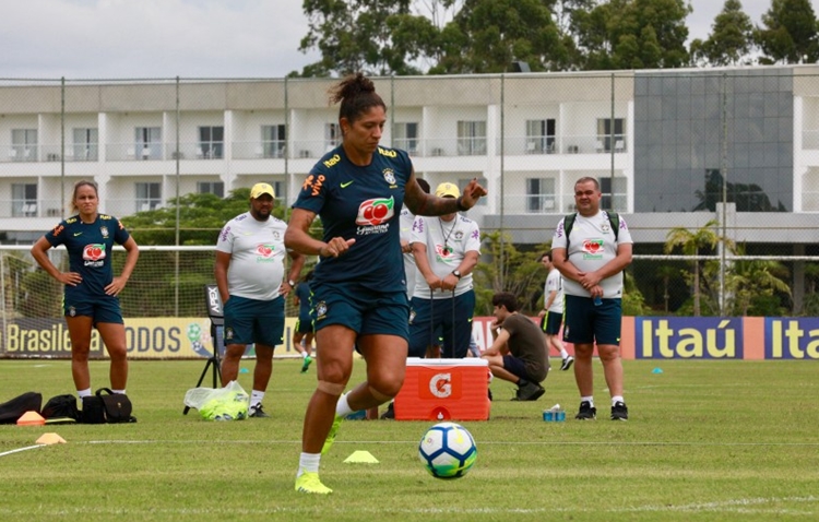 Atacante Cristiane sofreu lesão e foi cortada da Seleção Brasileira de futebol feminino que vai disputar o Torneio She Believes, nos Estados Unidos