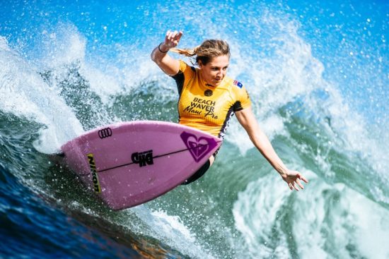 A surfista Stephanie Gilmore ganharia o dobro se a premiação da liga feminina da WLS fosse igual à dos homens desde o início da carreira da heptacampeã mundial | Surfer Stephanie Gilmore would double if the WLS women's league match was equal to that of men since the start of the seven-time world champion's career