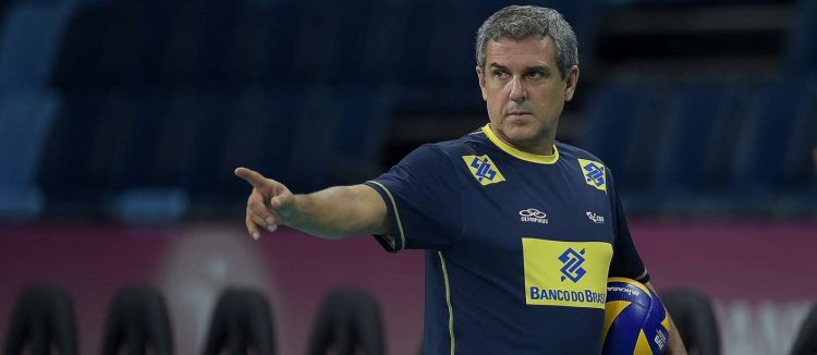 José Roberto Guimarães prepara as levantadoras Macris e Roberta para disputarem vaga nas Olimpíadas de Tóquio em 2020