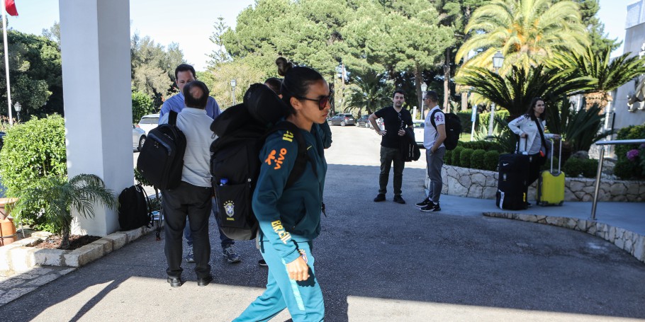 Marta sofre lesão em treino da Seleção Brasileira em Portugal a duas semanas da Copa do Mundo