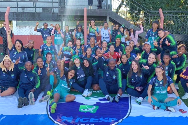 Time do Minas Icesp, de Brasília, comemora permanência na Série A1 do Cameponato Brasileiro A1 feminino