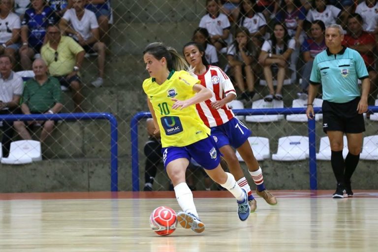 Sexta vez melhor do mundo no fustal feminino: Amandinha, do Leoas da Serra