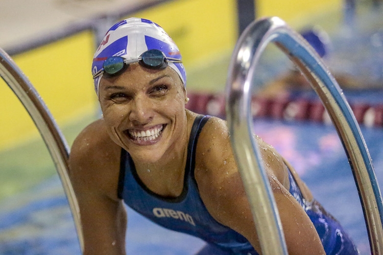 A nadadora de baixa visão Maria Carolina Santiago é campeã mundial e brigará pelo título nas Paralimpíadas de Tóquio-2020