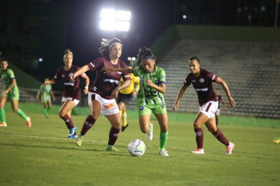 Minas Icesp x Ferroviária, em jogo do Campeonato Brasileiro Feminino A1 2020: torneio suspenso por causa do coronavírus