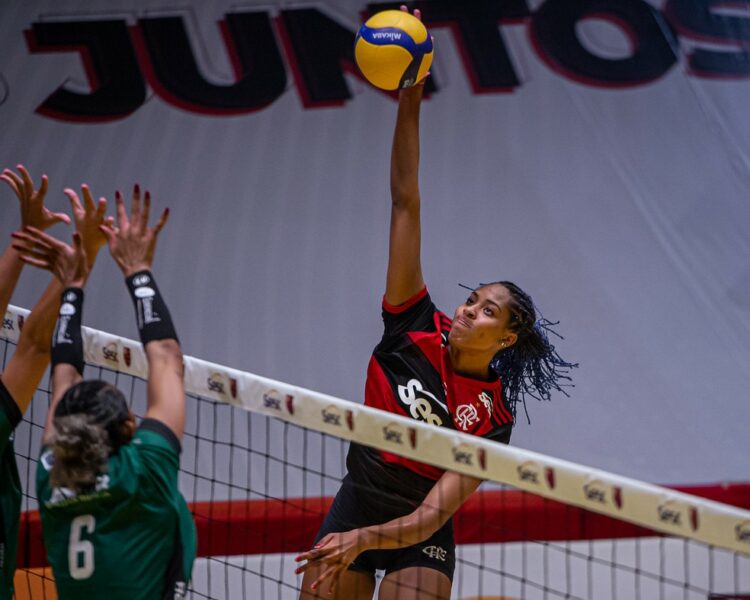 Ana Cristina é uma das jogadoras do Sesc RJ Flamengo com covid-19 no surto da doença na Superliga
