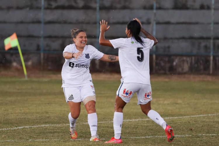 Após retornar de lesão, Karen marca duas vezes no empate do Santos com o Minas Brasília em 2 x 2