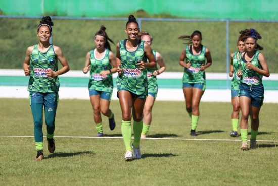 A atacante Nenê (ao centro) é o principal reforço ofensivo do Minas Brasília para o Brasileiro A1 feminino 2021