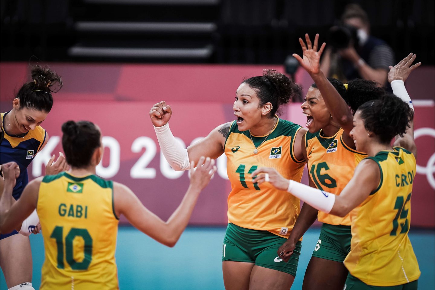Seleção Brasileira feminina de vôlei vence Japão, em jogo marcado por lesão de Macris