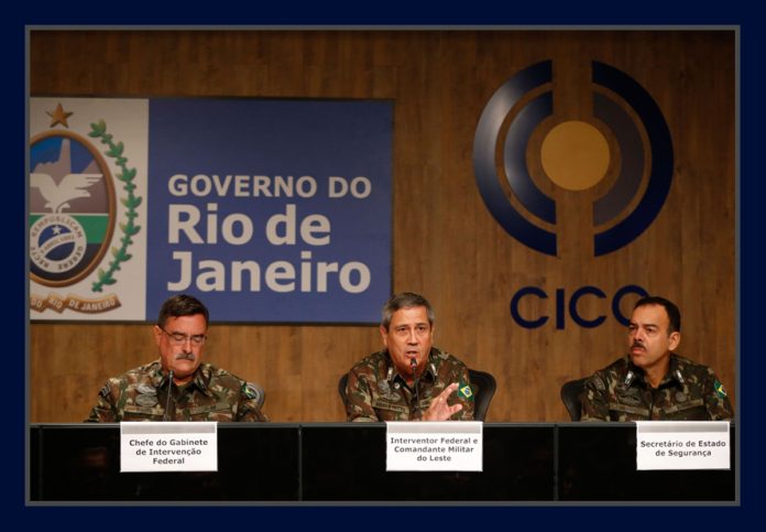 O interventor federal no Rio de Janeiro, general Walter Braga Netto, em entrevista coletiva na qual não respondeu perguntas da imprensa. Principalmente, deixou de lado a mídia internacional. Tampouco divulgou uma agenda com os planos do Exército para o RJ. Disse que a intervenção é basicamente um “trabalho de gestão”. Foto Tânia Rêgo/AgenciaBrasil
