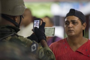 Militares seguem na ocupação da Rocinha, uma das maiores favelas da América Latina. Foto: Correio do Brasil.