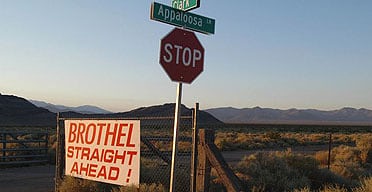 Placas dos bordeis de Nevada; no meio do nada. Fronteiras límbicas.