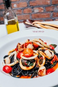 Tagliolini nero con calamari e capesante alla mediterranea 2