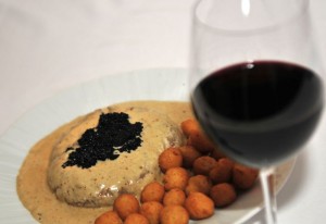 21/08/2013. Crédito: Ed Alves/CB/D.A Press. Brasil. Brasília - DF. Pratos com caviar. Prato Filé Moscovite Steak do restaurante Piantella.