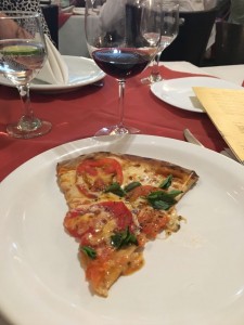 07/11/2016. Crédito: Liana Sabo/CB/D.A Press. Brasil. Brasília - DF. Pizza margherita da Pizzeria e Trattoria Peluso do Grupo Jorge Ferreira, no Shopping Quê em Águas Claras.