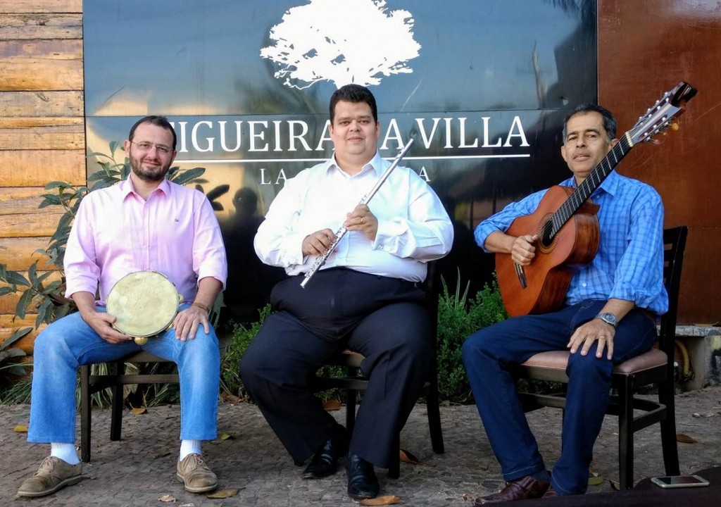 O trio Choro a Granel, se formou no Mercado Municipal