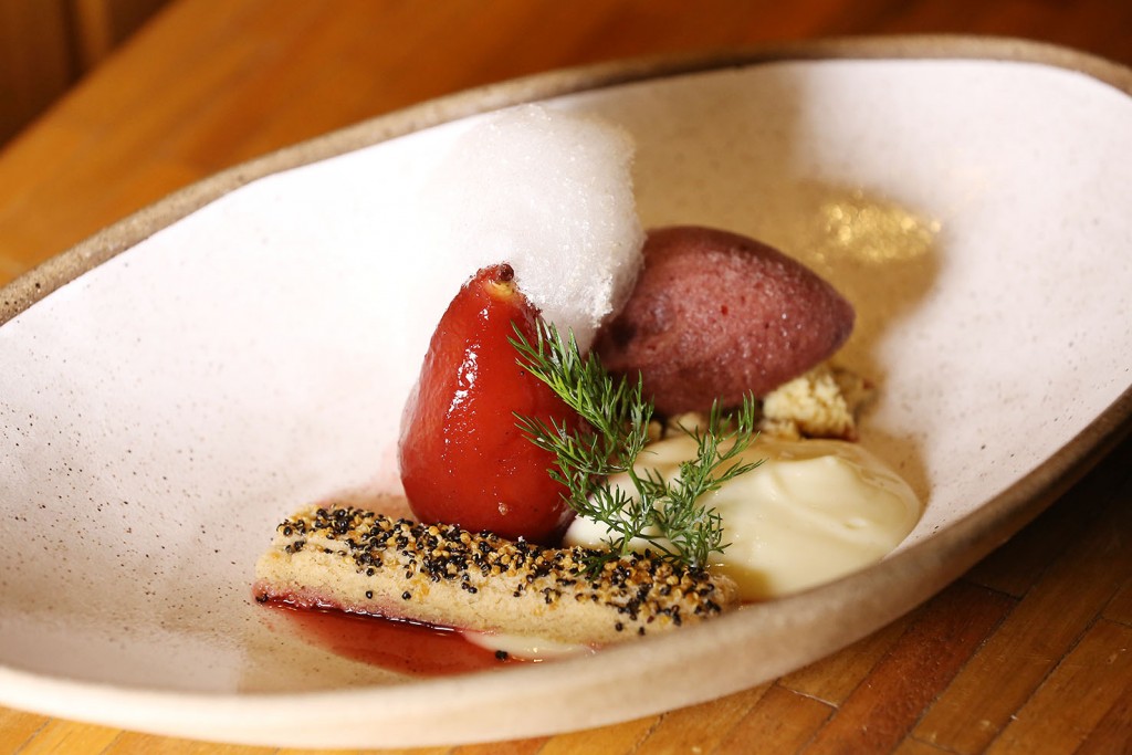 Sobremesa - Peras, chichas, biscoito de quinoa - crédito Fabricio Rodrigues