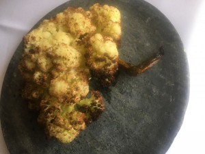 Créditos: Liana Sabo/CB/DA Press. Couve-flor assada com azeite de limão siciliano e flor de sal do restaurante Lago.