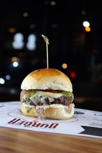 Créditos: Arquivo Pessoal/Divulgação. Sanduíche italian burger, do The Black Beef.