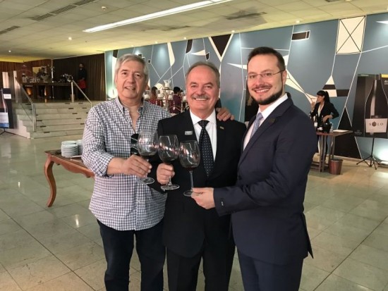 Gilvan Pires, João Valduga e Jones Valduga: brinde aos aromas