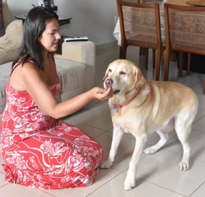 Nathalie Nobre com seu cachorro Nick