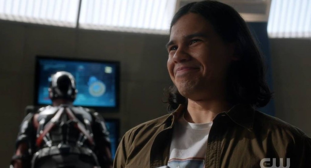 Cisco Ramon (Carlos Valdés) em The Flash