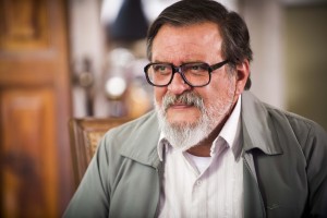 Luis Melo era Tanaka , o patriarca da família japonesa