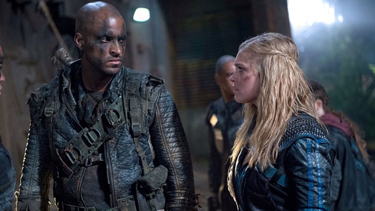 Ricky Whittle em cena de The 100