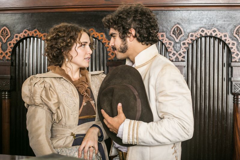 Crédito: Raquel Cunha/Divulgação. Letícia Collin e Caio Castro vivem Leopildina e D. Pedro na novela Novo mundo