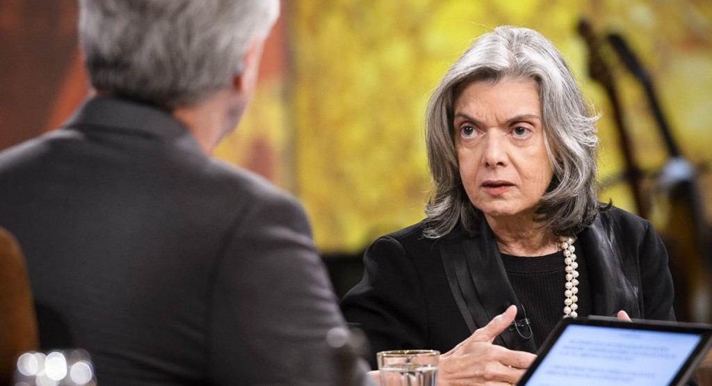 Bial conversou com a mulher e não com a ministra Cármen Lúcia