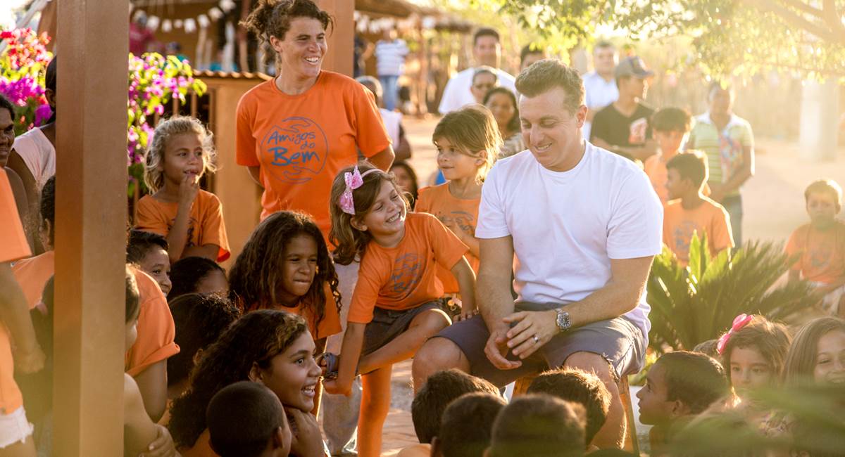 Luciano Huck fez um especial para levar poço artesiano à comunidade rural
