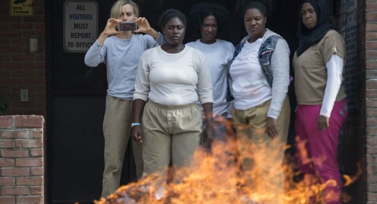 Cenas da quinta temporada de Orange is the new black, da Netflix.