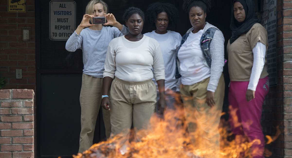 Cenas da quinta temporada de Orange is the new black, da Netflix.