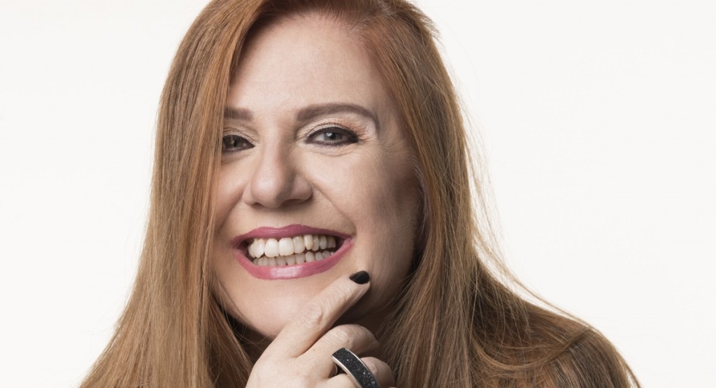 Rodrigo Lopes/Divulgação. Regiana Antonini se diverte nas gravações de Pega pega.