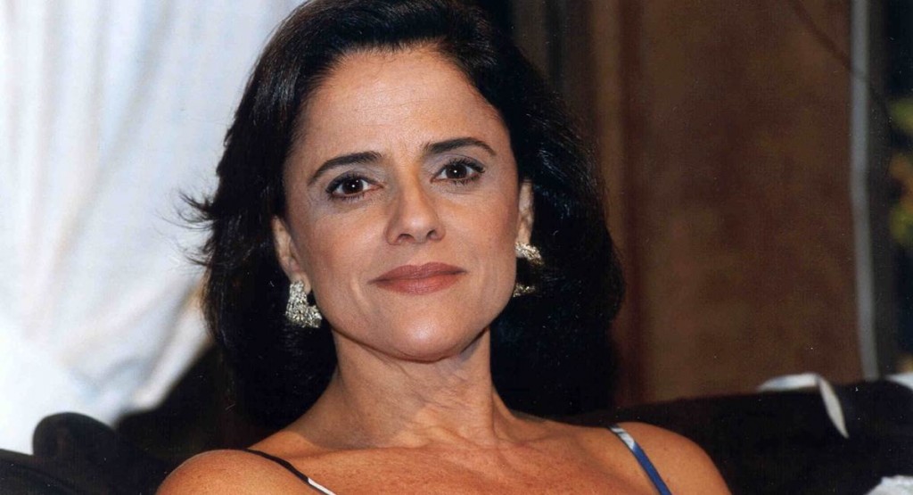 Marieta Severo como Alma em Laços de Família