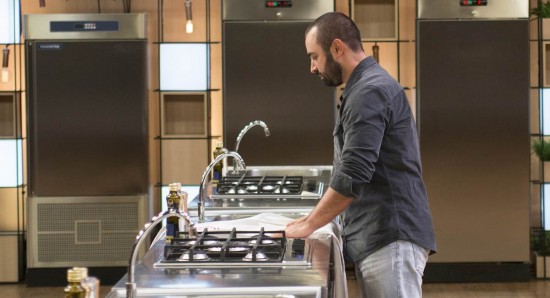 Valter devolve o avental de MasterChef