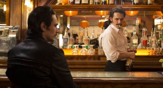 James Franco interpreta os gêmeos Seefried, que se envolvem com o mercado do sexo